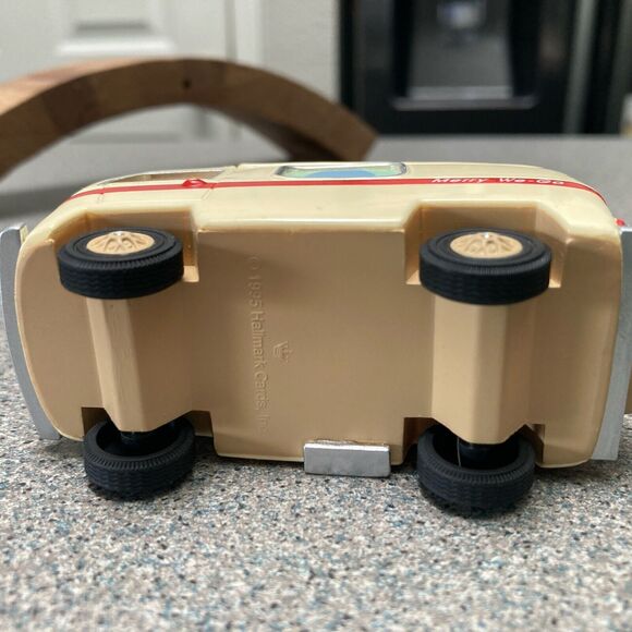 Hallmark 1995 Merry RV Camper Christmas Keepsake Ornament Mr. & Mrs. Santa Claus - Picture 7 of 7